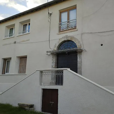 T2 Renove Avec Parking Prive A Proximite De Lyon Apartmán *