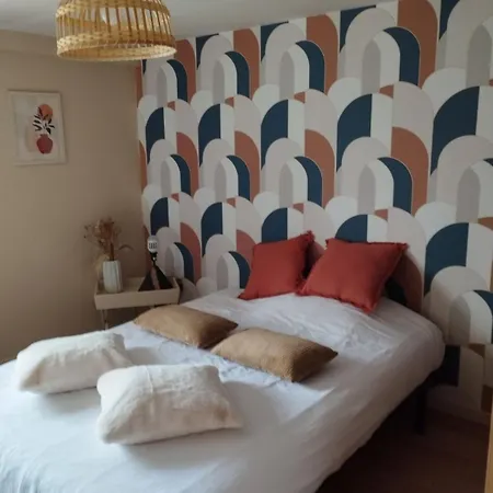 T2 Renove Avec Parking Prive A Proximite De Lyon *